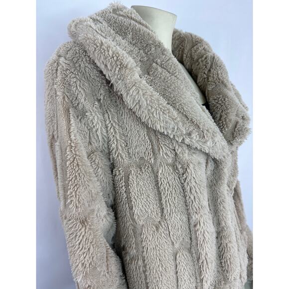 True Grit Dry Goods faux Fur Coat shawl collar and hook closing size Large - Picture 11 of 13